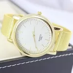 Красивые женские часы “Qvartz” по выгодной цене.  Ремешок часов из мет