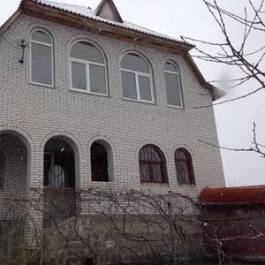 Дом на берегу реки Корсунь-Шевченсковий