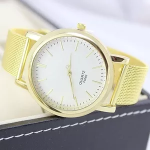 Красивые женские часы “Qvartz” по выгодной цене.  Ремешок часов из мет