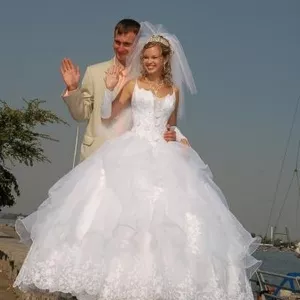 Продам красивое свадебное платье на миниатюрную девушку