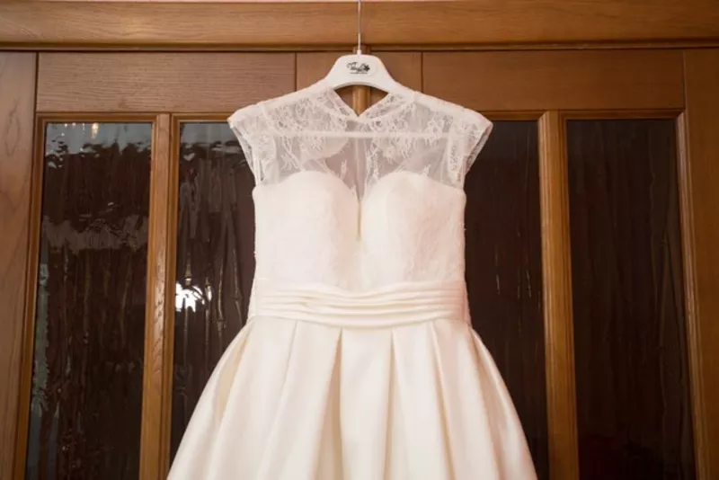 Продам красивое, свадебное платье американского бренда Navy 7