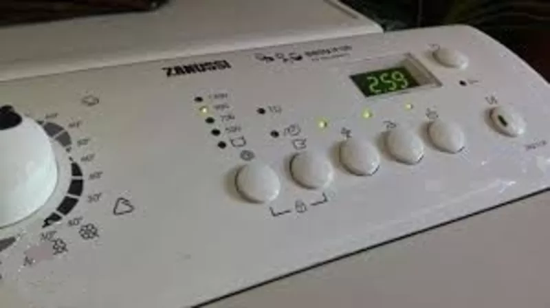 Продаю стиральную машинку б/у Zanussi ZWQ 6130.  3