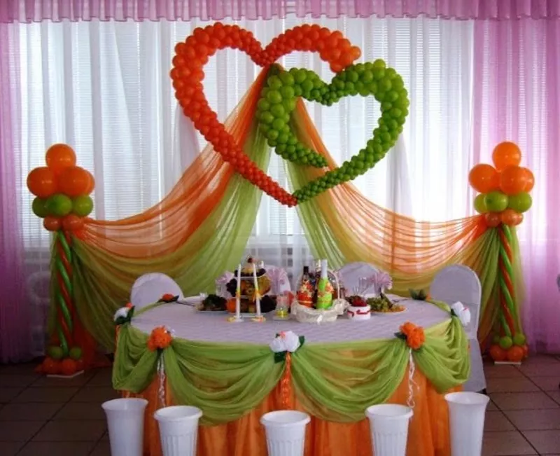 Декор свадебного зала шарами,  цветами,  текстилем. 7
