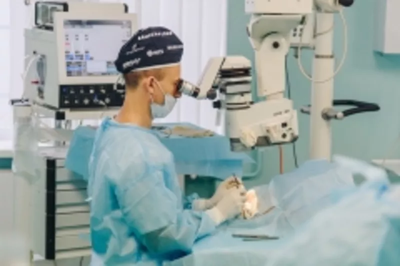 Хірургія катаракти,  глаукоми або сітківки в клініці Окомедікас 5