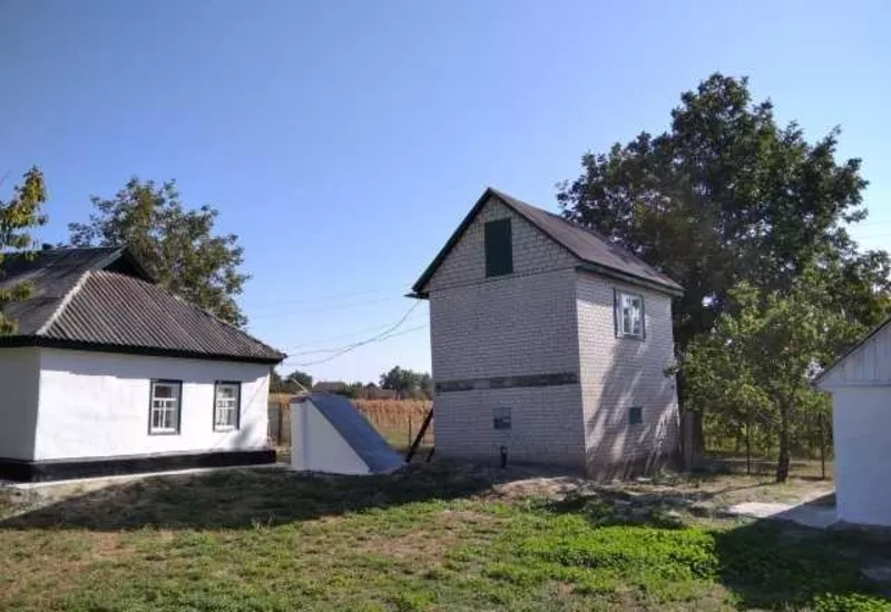 Продам старый дом в центре села Степанки,  18 км от города Черкассы. 2