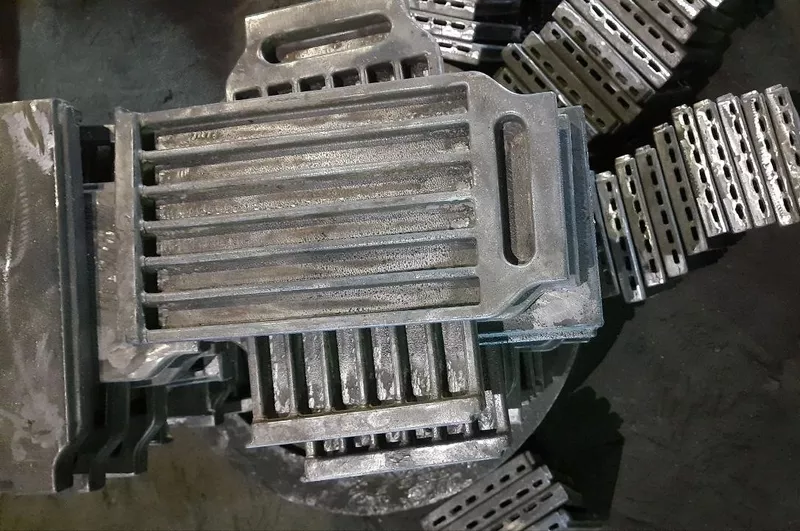 Виробництво литих деталей,  у тому числі великогабаритних 4